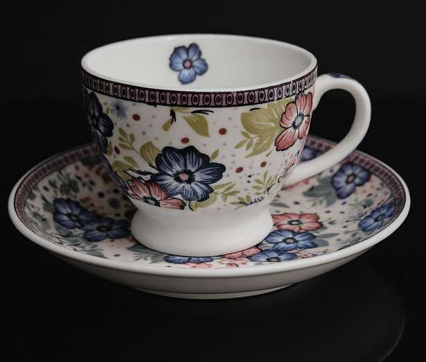 Cup & Saucer — Daisy (Carpet)